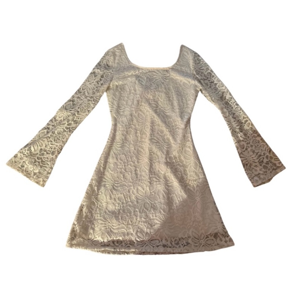 Lace pattern white dress